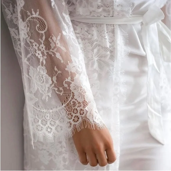 Size 12 ANASTASIA BRIDAL LACE ROBE WITH LONG TRAIN - NEVER WORN - Picture 5 of 17